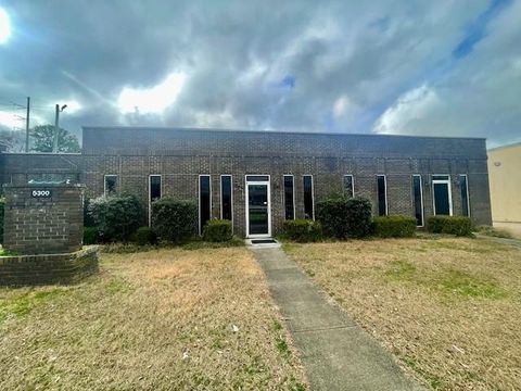 Photo of 5300 Overlook Road #B, Mobile, AL 36618 (MLS # 7518443)