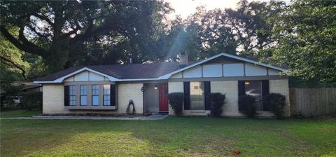 Photo of 2256 Hillwood Drive W, Mobile, AL 36605 (MLS # 7609654) Photo of 2256 Hillwood Drive W, Mobile, AL 36605 (MLS # 7609654)