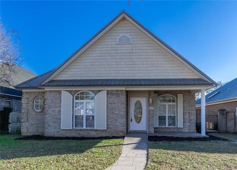 Photo of 214 Hawthorne Circle, Fairhope, AL 36532 (MLS # 7717483)