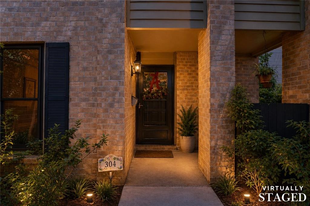 Photo 1 of 54 — 2901 Grant Street 304, Mobile, AL 36606