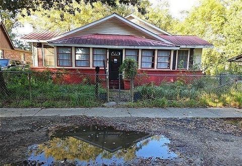Photo of 135 Petain Street E, Mobile, AL 36610 (MLS # 7684627)