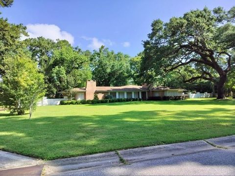 Photo of 2550 S Durham Drive, Mobile, AL 36606 (MLS # 7702694)