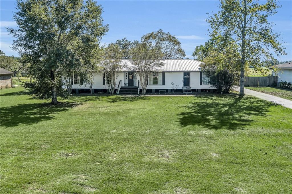 Fairhope, Alabama 36532, United States, 4 Bedrooms Bedrooms, ,3 BathroomsBathrooms,Residential,Pending,69807