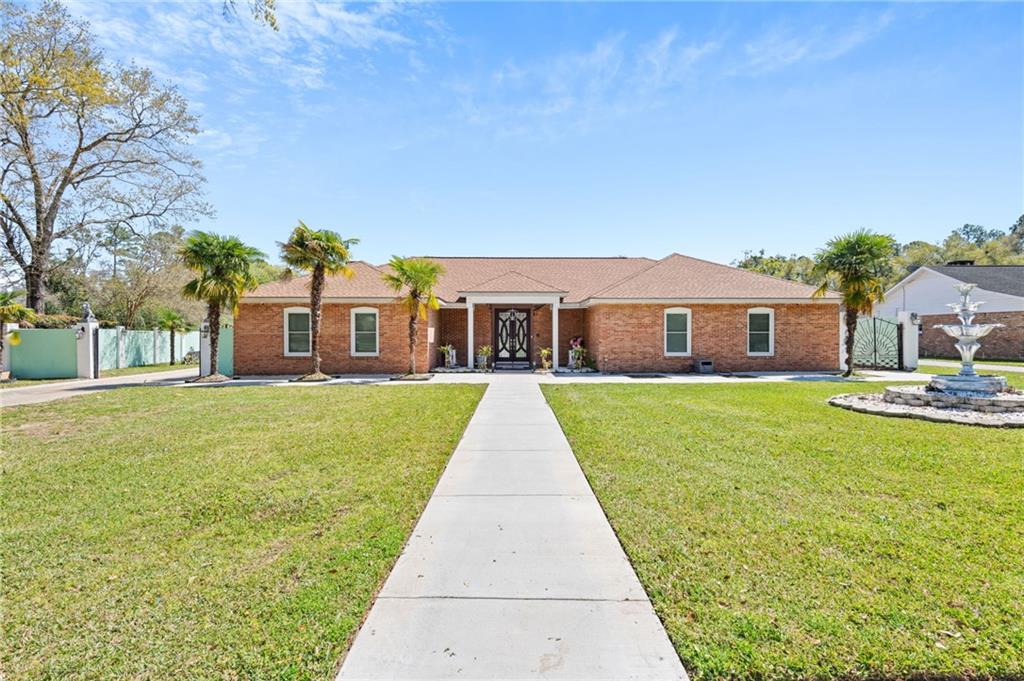 Photo 1 of 65 — 1255 Spring Valley Drive E, Mobile, AL 36693
