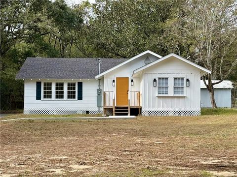 Photo of 2612 Longleaf Drive, Mobile, AL 36693 (MLS # 7710375)