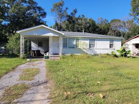 Photo of 2402 Dog River Drive N, Mobile, AL 36605 (MLS # 7676609)