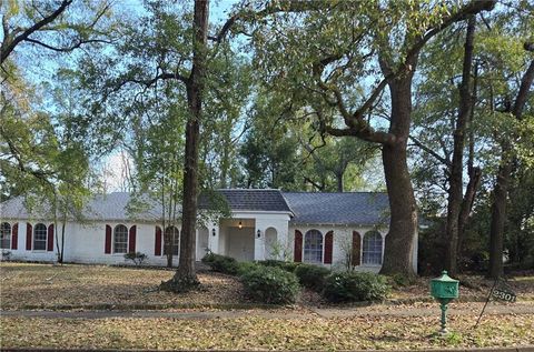 Photo of 2301 Lantern Lane W, Mobile, AL 36693 (MLS # 7744844)