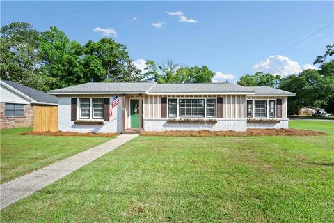 Photo of 600 W 3rd Street, Bay Minette, AL 36507 (MLS # 7758134)