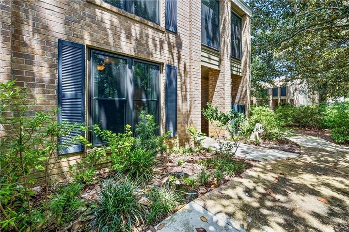 Photo 1 of 34 — 2901 Grant Street 304, Mobile, AL 36606