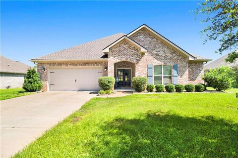 Photo of 199 Ornate Avenue, Fairhope, AL 36532 (MLS # 7740448)
