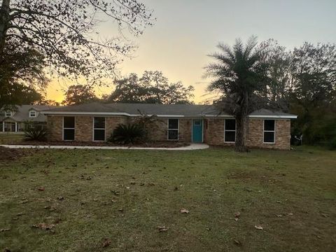 Photo of 11220 Queens Way, Bayou La Batre, AL 36582 (MLS # 7690932)