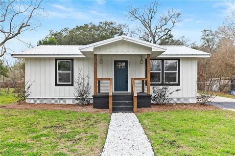 Photo of 506 Byrne Street, Bay Minette, AL 36507 (MLS # 7724011)