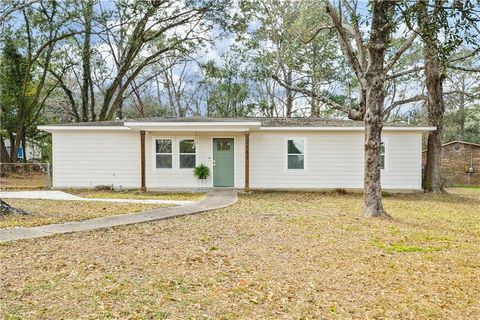 Photo of 7113 Peachtree Avenue, Mobile, AL 36618 (MLS # 7710355)
