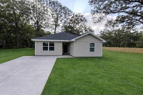 Photo of 134 Dewitt Avenue, Satsuma, AL 36572 (MLS # 7694408)