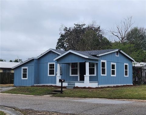 Photo of 419 Geronimo Street, Chickasaw, AL 36611 (MLS # 7689726)