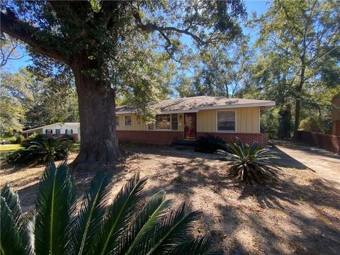 Photo of 2113 Highland Court, Mobile, AL 36605 (MLS # 7676447)
