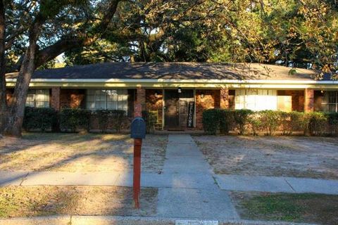 Photo of 5220 Medford Circle, Mobile, AL 36693 (MLS # 7692597)