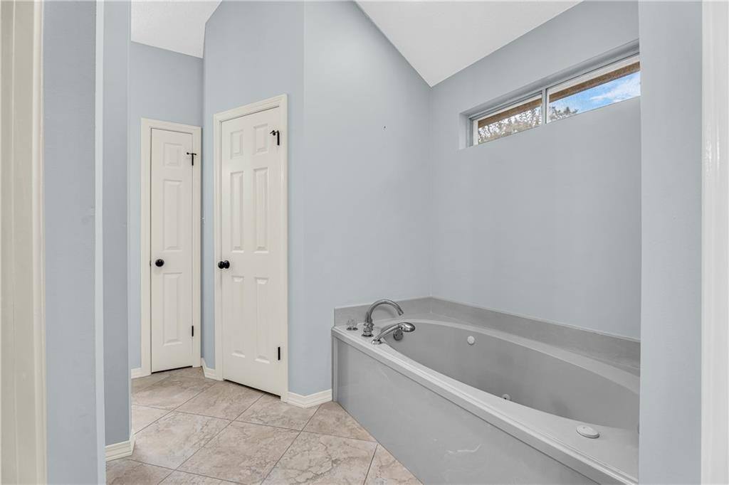 Mobile, Alabama 36608, United States, 4 Bedrooms Bedrooms, ,3 BathroomsBathrooms,Residential,Pending,143475