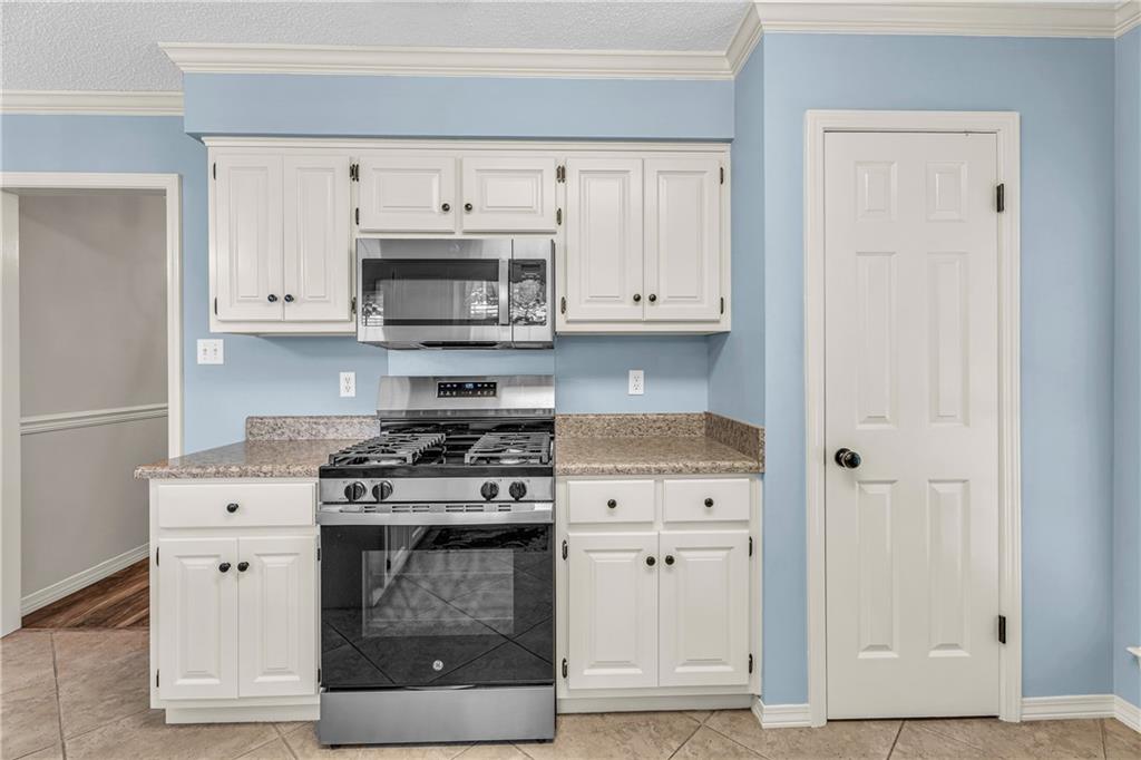 Mobile, Alabama 36608, United States, 4 Bedrooms Bedrooms, ,3 BathroomsBathrooms,Residential,Pending,143475