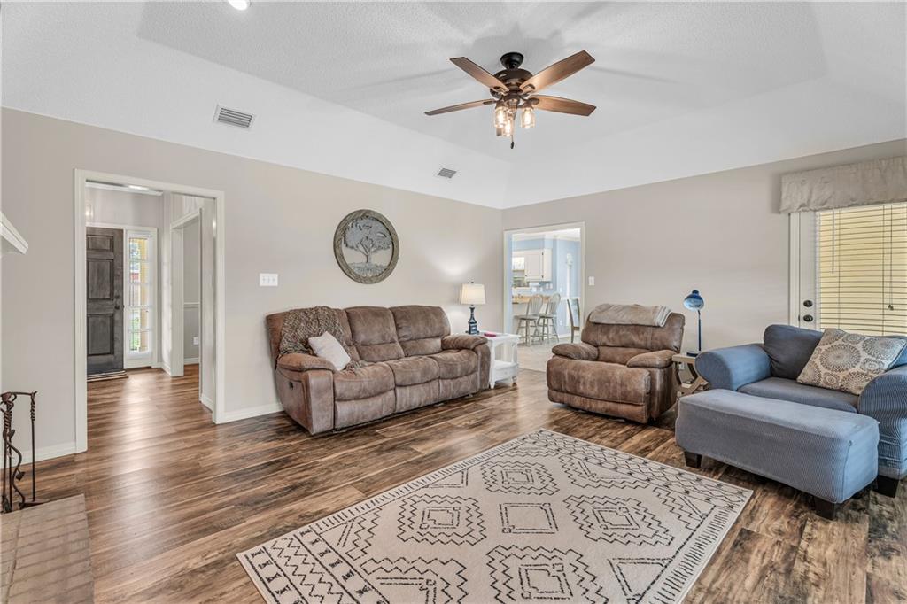 Mobile, Alabama 36608, United States, 4 Bedrooms Bedrooms, ,3 BathroomsBathrooms,Residential,Pending,143475