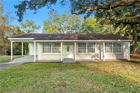 Photo of 3001 Mcgough Drive, Mobile, AL 36605 (MLS # 7684171)