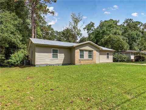 Photo of 902 Memory Lane, Mobile, AL 36608 (MLS # 7732407)