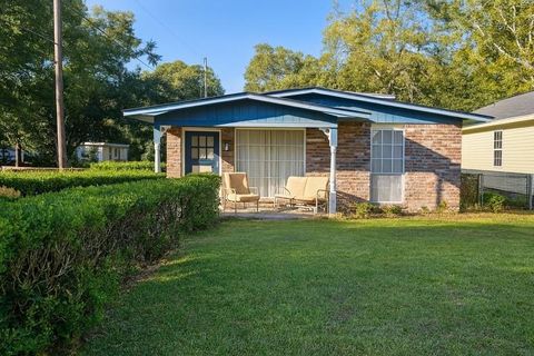 Photo of 1712 Waterford Street, Mobile, AL 36605 (MLS # 7705202)