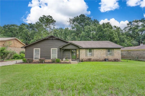 Photo of 1800 Princeton Woods Drive E, Mobile, AL 36618 (MLS # 7765336)