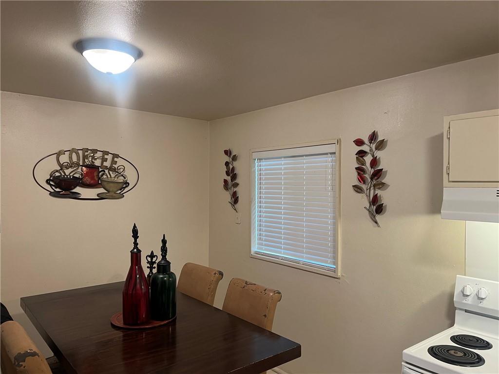 Mobile, Alabama 36609, United States, 3 Bedrooms Bedrooms, ,1 BathroomBathrooms,Residential,Pending,119062