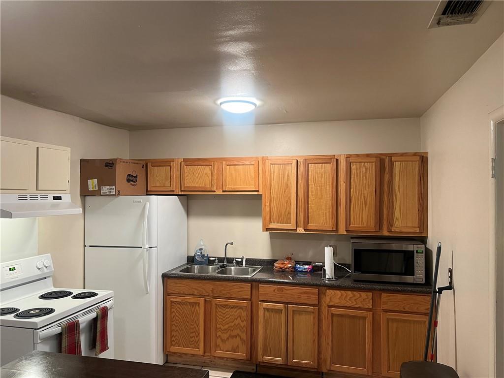 Mobile, Alabama 36609, United States, 3 Bedrooms Bedrooms, ,1 BathroomBathrooms,Residential,Pending,119062