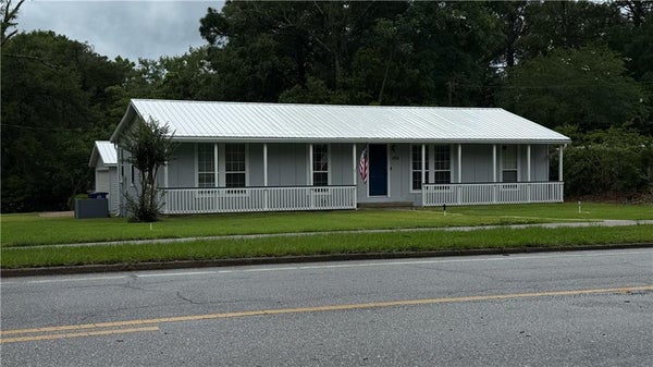 656 FAIRHOPE AVE, FAIRHOPE, AL 36532 - Image 758ceb280d56f0e033db2fccdf4b5468/3631428941