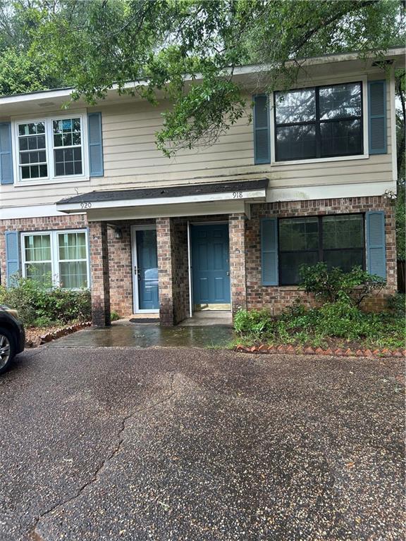 918 is the right side of the duplex