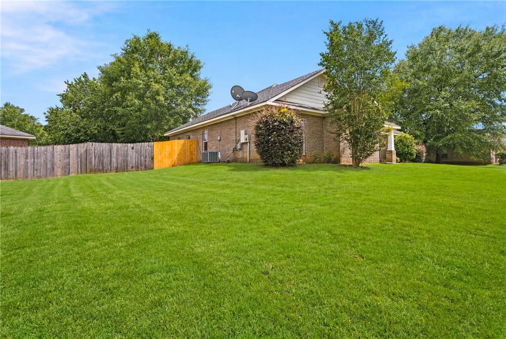 8233 Woodland Hills Drive N - Photo 2