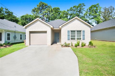 Photo of 1058 Pinemont Drive, Mobile, AL 36609 (MLS # 7765163)
