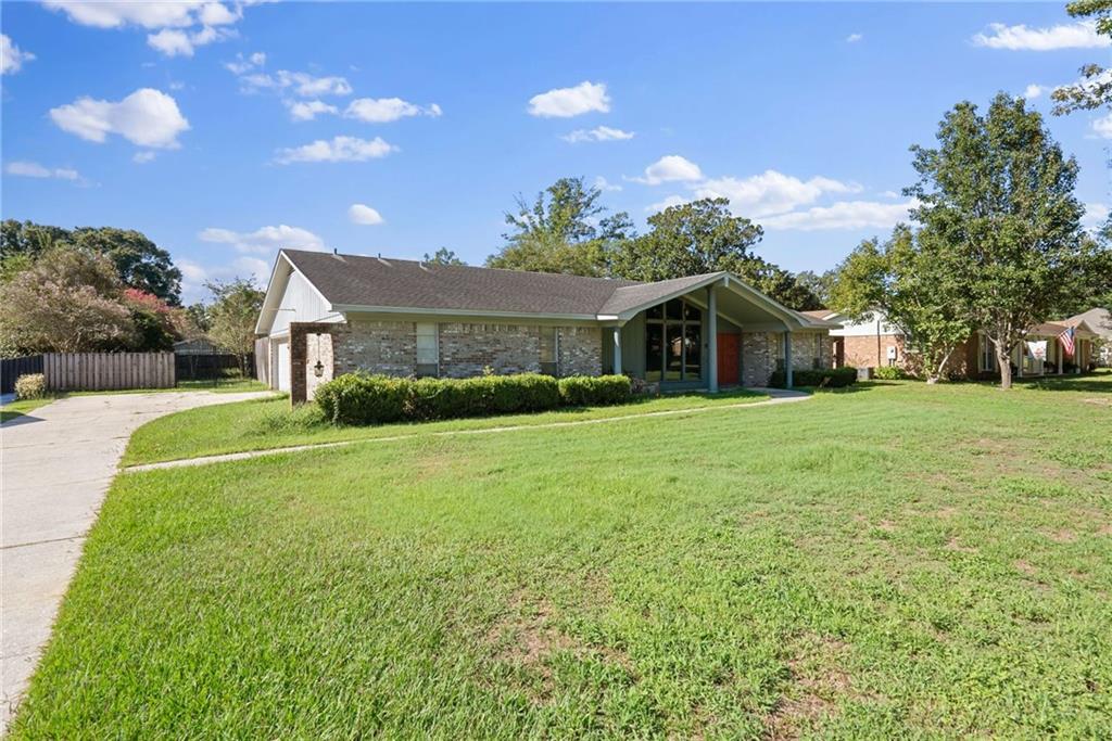 504 Vaughn Drive N - Photo 3