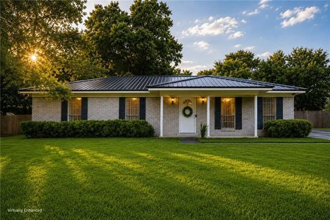 Photo of 2901 Pretty Branch Drive E, Mobile, AL 36618 (MLS # 7808972)