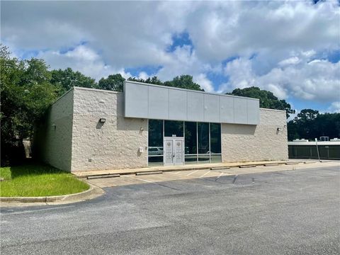 Photo of 3920 Cottage Hill Road, Mobile, AL 36609 (MLS # 7493175)
