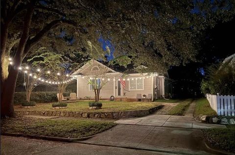 Photo of 60 Bienville Avenue, Mobile, AL 36606 (MLS # 7701830)