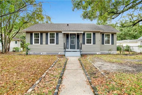 Photo of 322 2nd Street, Chickasaw, AL 36611 (MLS # 7687965)