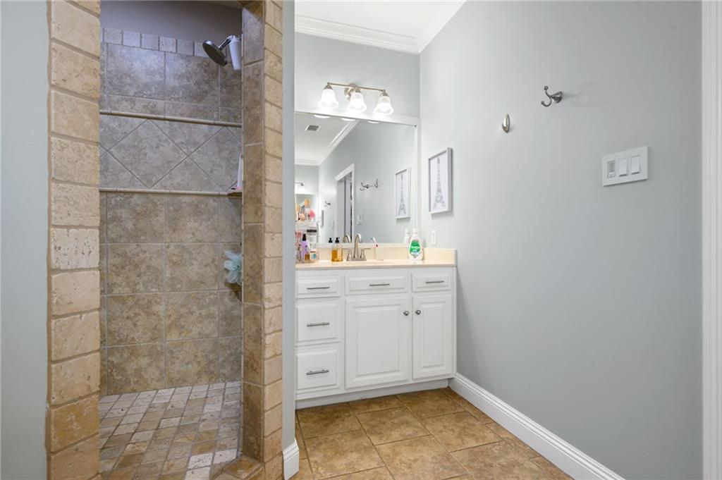 Mobile, Alabama 36619, United States, 4 Bedrooms Bedrooms, ,3 BathroomsBathrooms,Residential,Pending,250268