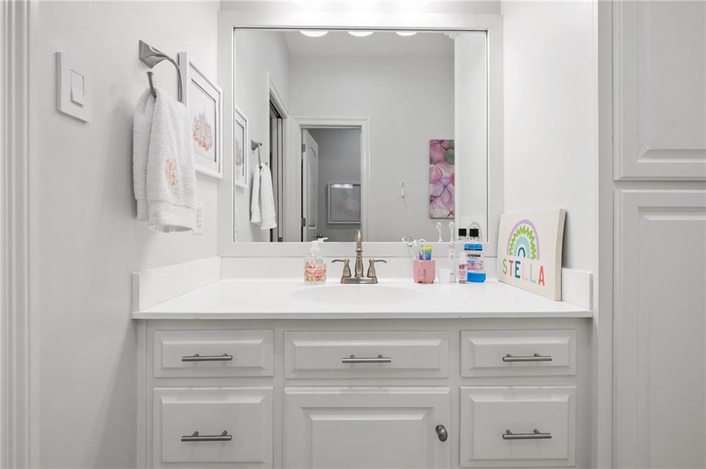 Mobile, Alabama 36619, United States, 4 Bedrooms Bedrooms, ,3 BathroomsBathrooms,Residential,Pending,250268