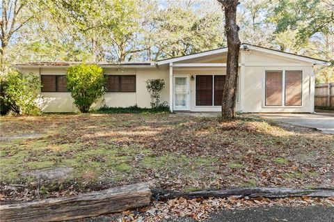 Photo of 615 Dartmoor Lane, Mobile, AL 36609 (MLS # 7703849)