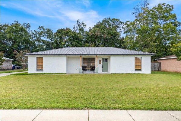 524 W ARIEL AVE, FOLEY, AL 36535 - Image 908e35d5130cda99ae6a4bb2ea8d9827/543619138
