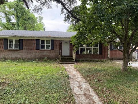 Photo of 2779 S Grafhill Drive, Mobile, AL 36606 (MLS # 7761569)
