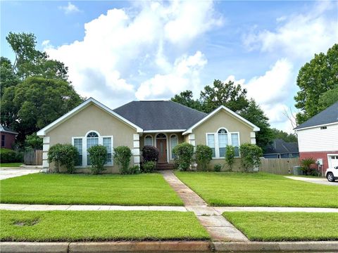 Photo of 7201 Ashmoor Drive N, Mobile, AL 36695 (MLS # 7778187)