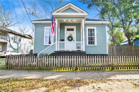 Photo of 1015 Old Shell Road, Mobile, AL 36604 (MLS # 7727507)