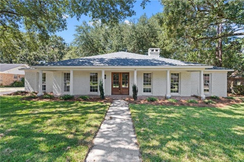 Photo of 1908 Bent Tree Court, Mobile, AL 36609 (MLS # 7837461)