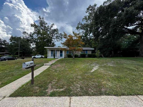 Photo of 1006 Belvedere Circle E, Mobile, AL 36606 (MLS # 7829966)