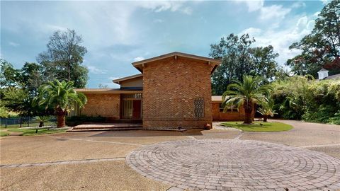 Photo of 15 Spring Bank Road S, Mobile, AL 36608 (MLS # 7654711) Photo of 15 Spring Bank Road S, Mobile, AL 36608 (MLS # 7654711)