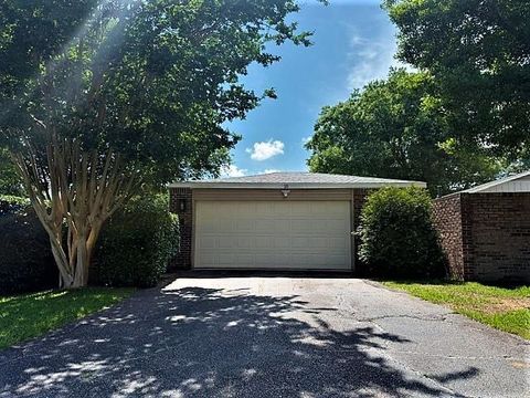 Photo of 18 Towncrier Court, Mobile, AL 36608 (MLS # 7776133)